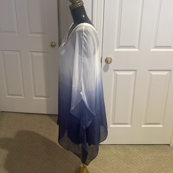 Gorgeous blue & white silk blend tunic with matching under tank - Picture 6 of 7